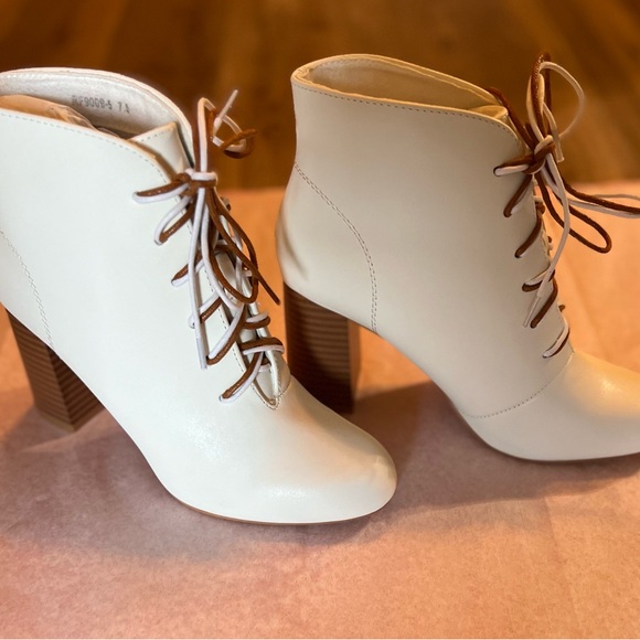 Ankle Boots, White Women’s Round Toe Lace Up Chunky Heels Boots Size 7.5 - Picture 3 of 6